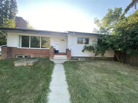 3 Bdrm main floor – Steps to Campus & LRT! | 7902 113 Street, Edmonton