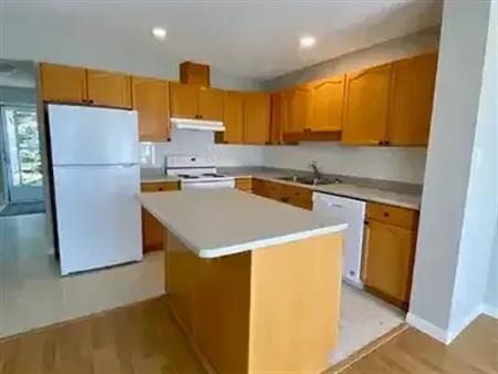 BRIGHT, BEAUTIFUL 3 BEDROOM DUPLEX, WITH FINISHED BASEMENT! | 13431 33 Street Northwest, Edmonton
