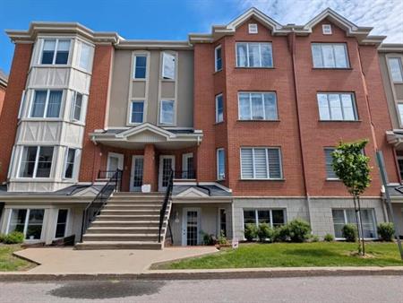 Condo 4 1/2 à louer