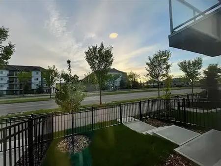 BEAUTIFULLY UPGRADED 3 BED + DEN + 2.5 BATH TOWNHOUSE IN SOUTH EDMONTON | 184 - 804 Welsh Drive, Edmonton