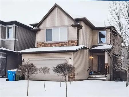 spacious 2 story house with 3 bedroom and 1 big family room  in Evergreen SW | 125 Everoak Drive Southwest, Calgary