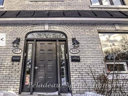 4 1/2 semi-meublé dans Montcalm avec stationnements