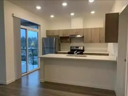 Spacious East-Facing 2 Bed Top Floor Apartment - AVAILABLE JULY 1ST | 1865 Salton Road, Abbotsford
