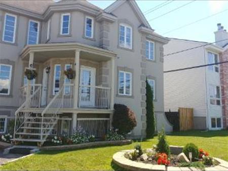 Grand 51/2 style condo à louer - Laval