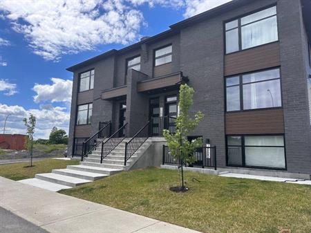 Appartement grand et lumineux à louer à Laval