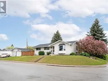 3 bedroom 1.5 bath main floor of Bangalow | 316 56 Avenue Northeast, Calgary