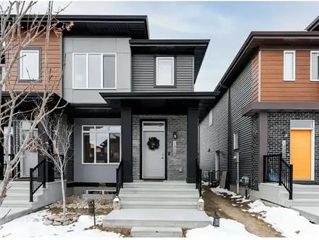 3 bed 2.5 bath premium townhouse in keswick | Edmonton
