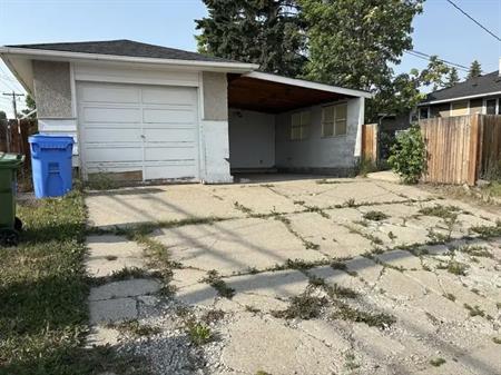OVERSIZED SINGLE GARAGE with carport | 2239 42 St SE, Calgary