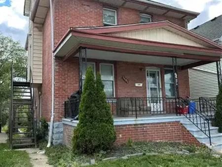 1695 Howard Unit# Upper | 1695 Howard Unit# Upper, Windsor