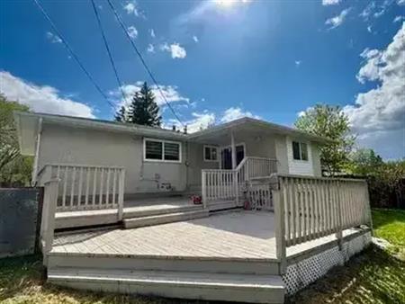 BEAUTIFUL HOME IN MATURE NEIGHBOURHOOD | 12 Privet Court, Sherwood Park