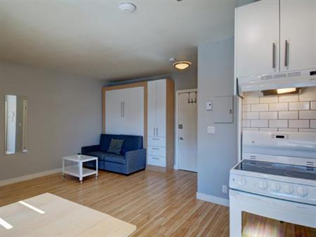 Loft entièrement meublé à louer Vieux-Québec mai 2025