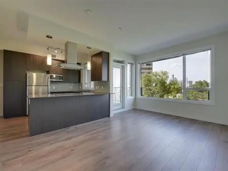 REDUCED $200 PENTHOUSE-CORNER-SUITE -FURNISHED, Downtown views, near Whyte UofA | 401 - 9907 91 Ave NW, Edmonton