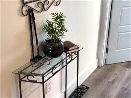 🏡Beautifully renovated 3 1/2 on top floor