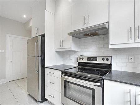 #11, Furnished 3 Bed, 1 Bath - 4278 Sherbrooke St. West, Westmount