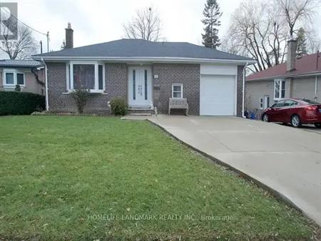 272 ESSEX (WORK OUT BASEMENT) AVENUE | 272 ESSEX (WORK OUT BASEMENT) AVENUE, Richmond Hill