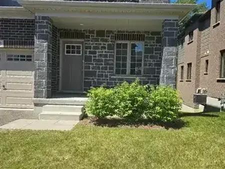 ABSOLUTELY BEAUTIFUL TOWNHOME IN CAMBRIDGE!!!!!!!!! | 135 Hardcastle Drive, Cambridge