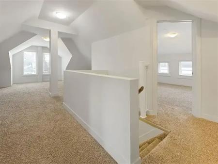 Over 1500 sqft - 4 bed & 2 bath condo / townhouse near Whyte Ave | Edmonton