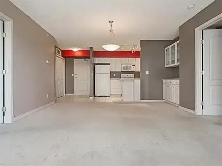 Grandin Manor Amazing Location! | 9741 110 Street Northwest, Edmonton