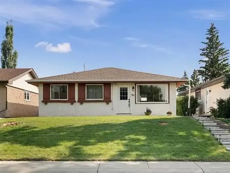 Bright 3-Bedroom Upper Floor | Private Garage, Backyard, Shared Laundry | 94 Dovercliffe Close Southeast, Calgary