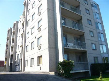 CONDO 4 ET DEMI A LACHINE