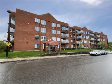 Condo 4 ½ Lumineux à Louer – 800, Rue De