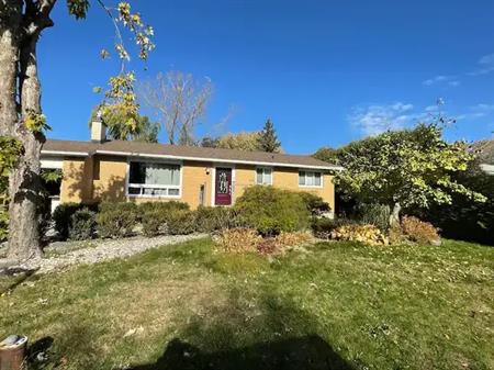 Bright & Spacious 2 Bed, 1 Bath Main Floor Unit – Great Location in Ottawa | 11 Khymer Court, Ottawa