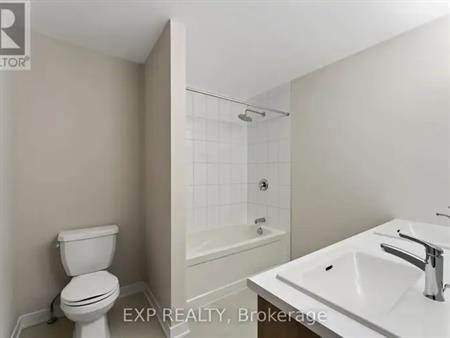 209 SPECKLED ALDER ROW | 209 SPECKLED ALDER ROW, Ottawa