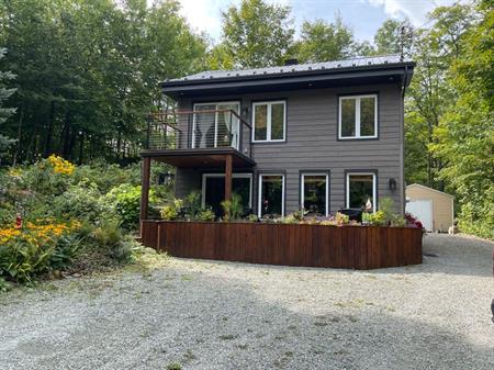 Chalet au ruisseau du cap/ accès au lac