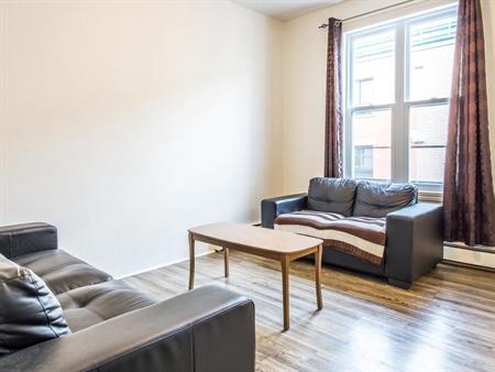 3 1/2 près du centre-ville disponible 1 juillet