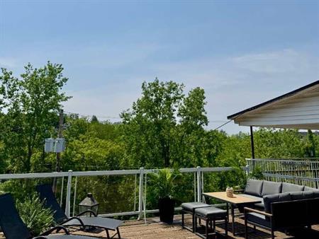 Promotion !! Grand Studio tout inclus a Granby , au bord de la riviere Yamaska ou les animaux sont permis!