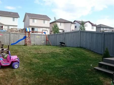 Cozy & Bright 3-Bedroom Duplex with Fenced Yard in Ellerslie | Edmonton