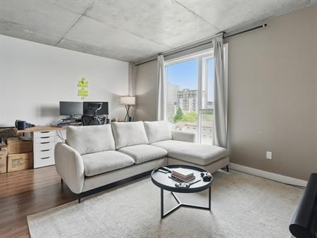 TRÈS GRAND CONDO 1 CHAMBRE CENTRE VILLE
