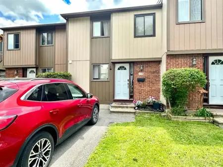 2 Larkshire Lane Unit C | 2 Larkshire Lane, Nepean