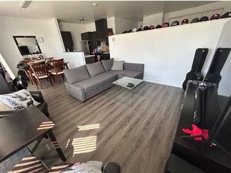 TRÈS BEAU CONDO 3 1/2 à LOUER