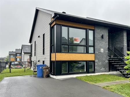 Condo 4 1/2 (2 CC) à Louer