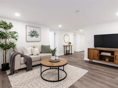 Fresh & Renovated 2 Bedroom For Rent in Great Hamilton Area | 106 Eastbourne Avenue, Hamilton