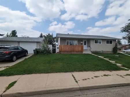 Cozy Newly Renovated 3 Bdr Main Floor with Garage | Edmonton