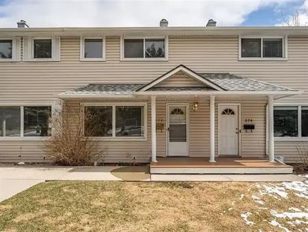 Bright & Sunny Townhome 2 Bedroom w/Den and 1.5 bathroom | 373 Killarney Glen Court Southwest, Calgary