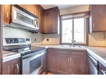 FREE RENT - UNIQUE w/LARGE Walk in Closet in Quiet Neighborhood | 206 - 2417 17 Street Southwest, Calgary