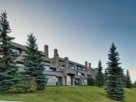 Multi-Level, 2 Bedroom, 2 1/2 Bath, 2 Parking Stall condo | Calgary
