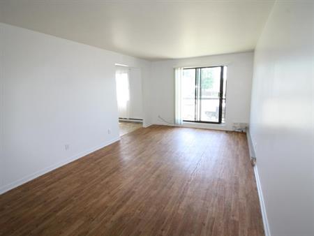 A VALLEYFIELD - Jolie et grand 31/2 , disponible IMMEDIATEMENT