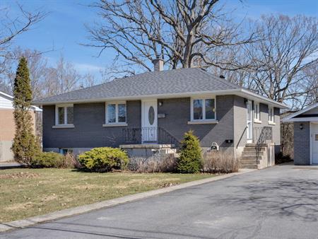 1-724 Centre St. | 3 bedroom main floor apartment backing onto beautiful park space! | 724 Centre Street, Kingston