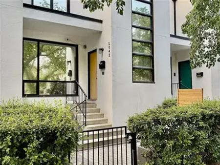 Executive Townhouse for Rent – Connaught, Calgary | 4 Beds, 2.5 Baths | 1042 13 Avenue Southwest, Calgary
