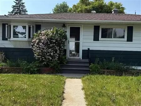 Charming 3-Bedroom Bungalow with Double Garage in Highwood | Calgary