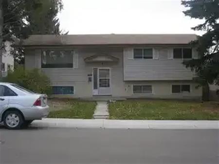 House for rent in Brentwood NW Calgary Alberta | 3615 Beaver Road  Brentwood NW, Calgary