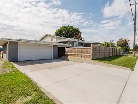 * Main Flr* 3B 1B w/ Dbl Heated Garage, Fenced Yard and Patio | 9307 128 Avenue Northwest, Edmonton
