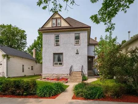 *Don't Miss *  JULY 1st.  1/2 block from the Université de Saint-Boniface 1 Bedroom Suite incl/Water, Laundry, Parking. | 541