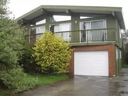 10 MIN Walk to UVIC-  Large 3 Bedroom Ground Floor Furnished Suite in House | 2296 HAZELTON PLACE, Victoria