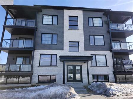 Magnifique logement 4 1/2 à louer - TRÈS GRAND