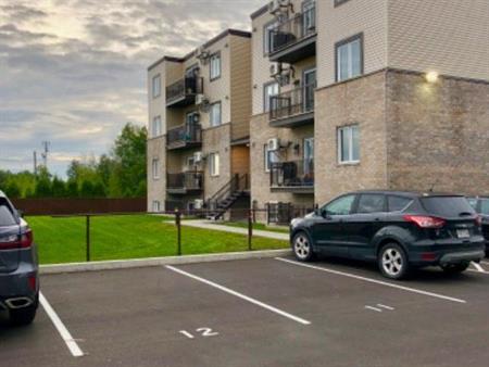 Beau grand 5 1\2 style condo